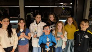 15 Schachfreunde in 12 Turnieren an einem Tag